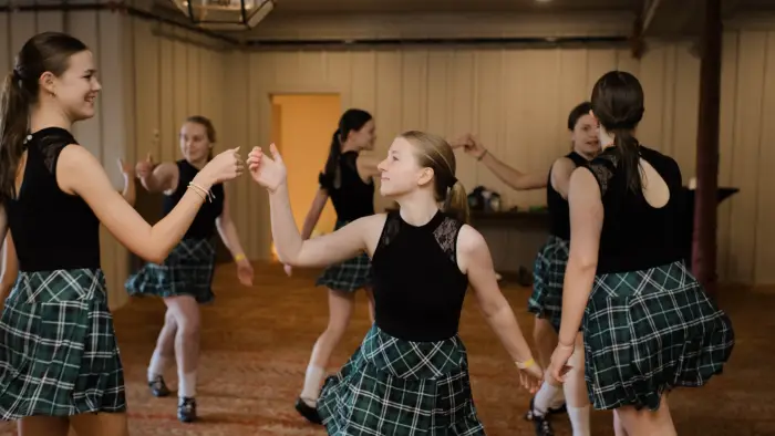 gorls doing the jig